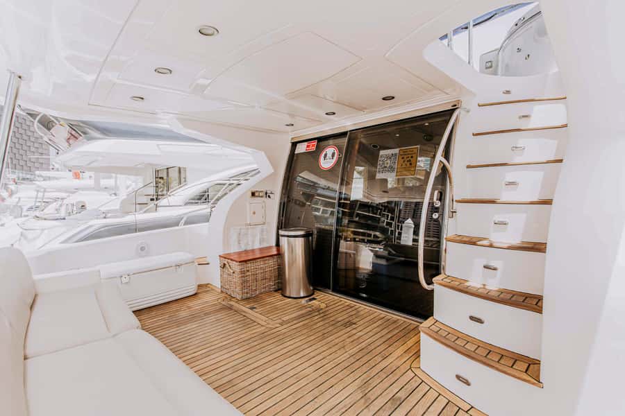 Private Yacht Dubai: 56ft - Key points at a glance