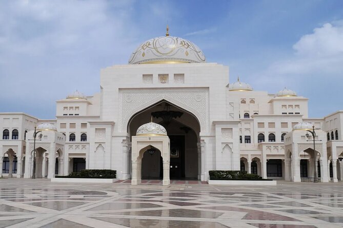 Qasr Al Watan Entry Ticket in Abu Dhabi - Themed rooms and interactive displays