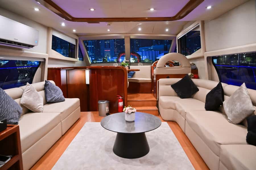 Romantic Dinner on Private Yacht - Who should book this yacht dinner?