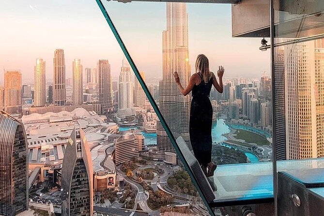 Sky Views Dubai - The Edge Walk and Sky 52 restaurant