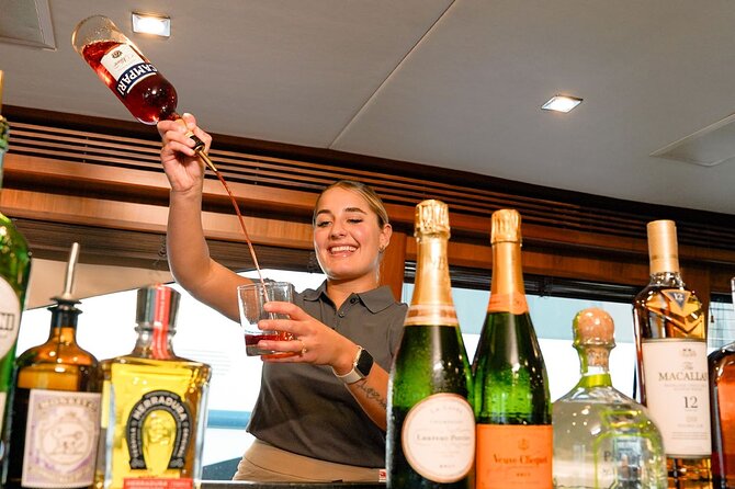 Sunseeker Superyacht: VIP Dining, Premium Drinks & Music - Free-flowing bubbly and premium cocktails