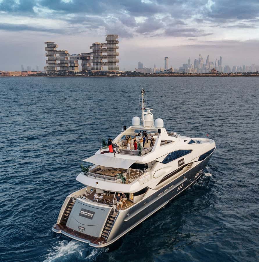 Sunseeker Superyacht: VIP Dinner, Premium Drinks& Live Music - Boarding Encore at Dubai Harbour