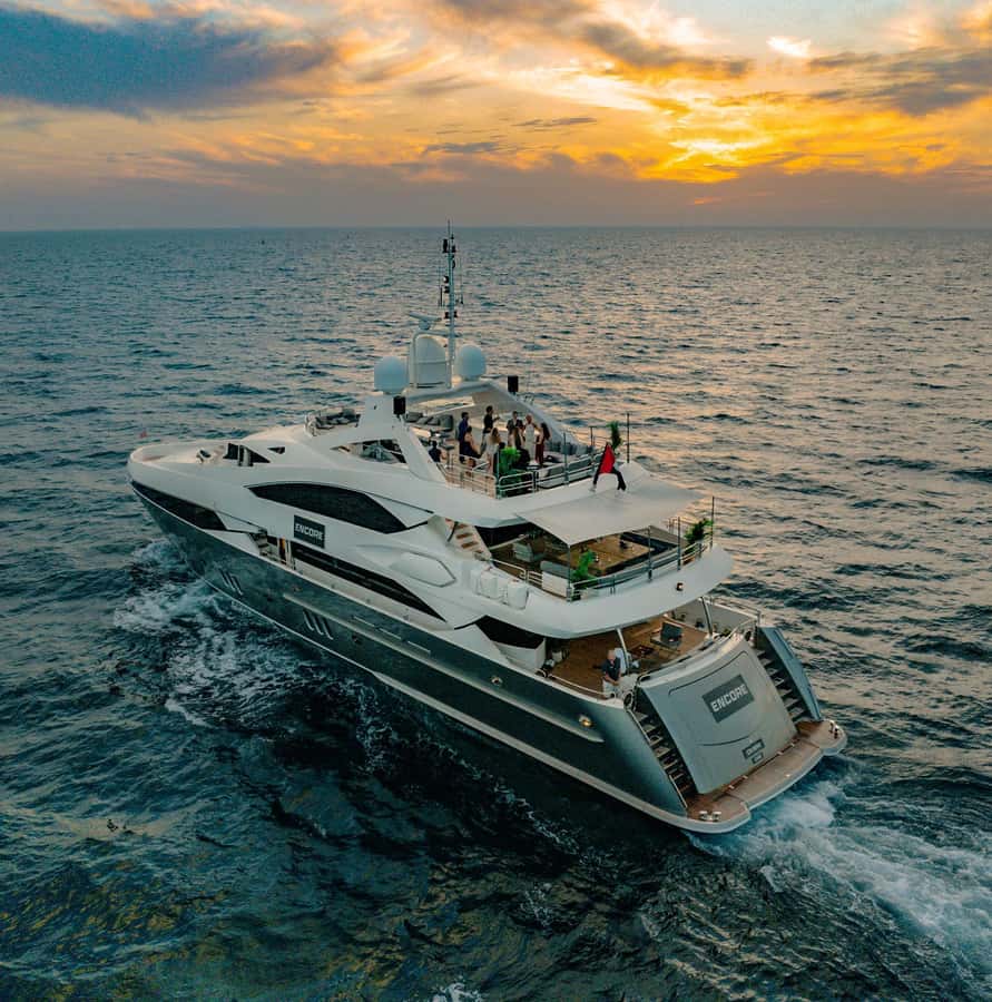 Sunseeker Superyacht: VIP Dinner, Premium Drinks& Live Music - Day sailing or night party?