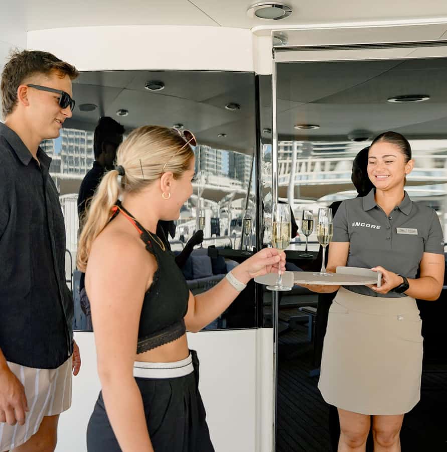 Sunseeker Superyacht: VIP Dinner, Premium Drinks& Live Music - What the all-inclusive price really covers