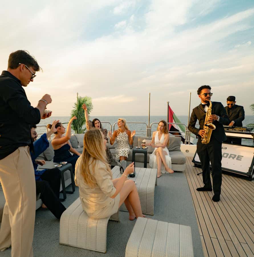 Sunseeker Superyacht: VIP Dinner, Premium Drinks& Live Music - Who will enjoy this yacht trip most?