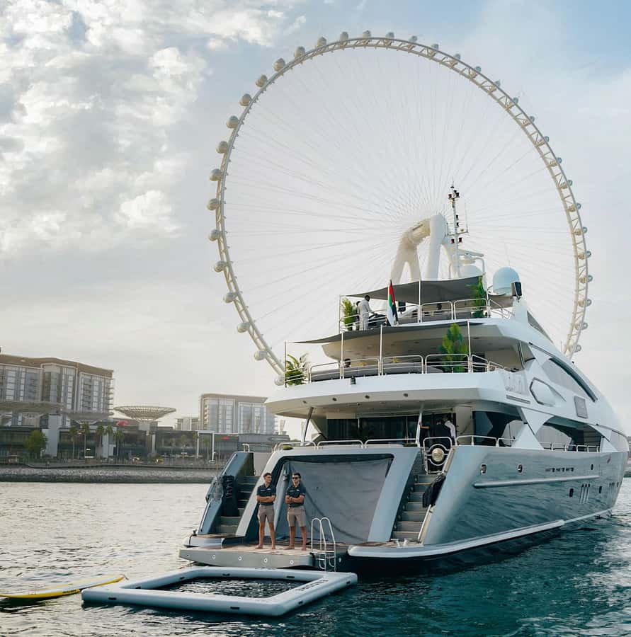 Sunseeker Superyacht: VIP Dinner, Premium Drinks& Live Music - Three hours of sushi, skyline, and music