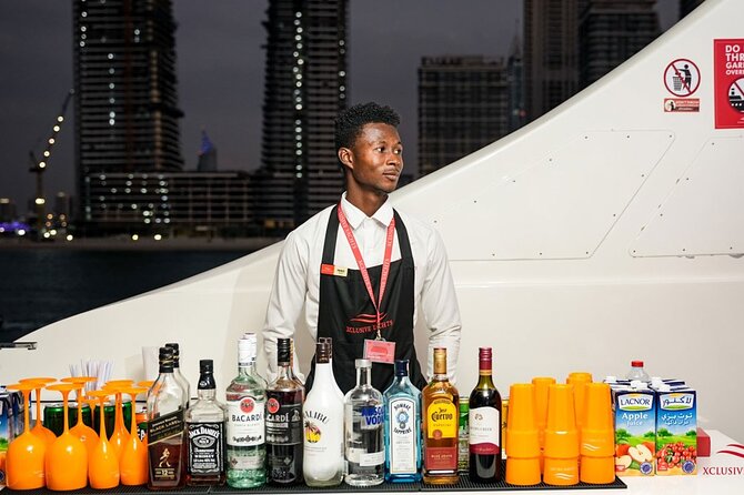 Superyacht Experience in Dubai with Dinner and Live Music - What is not included and what to plan for