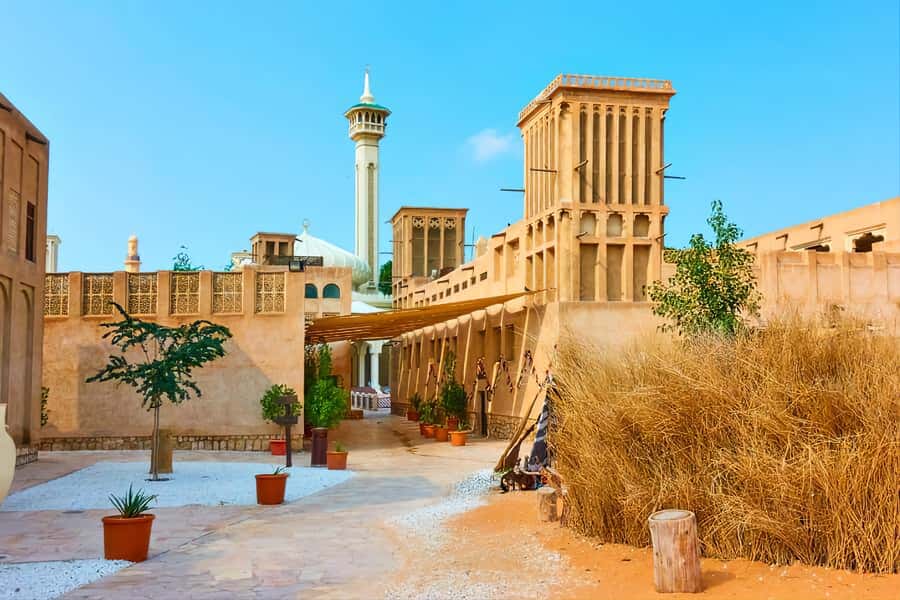 Walking Tour in Old Dubai.with Local Friend - Al Fahidi and Al Seef: two versions of Dubai