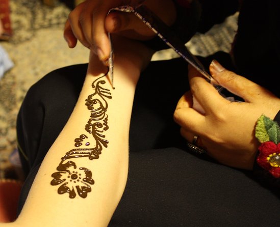 Wow Arabian Nights Tours Desert Safari Program with BBQ Dinner - BBQ dinner and an evening of stage shows