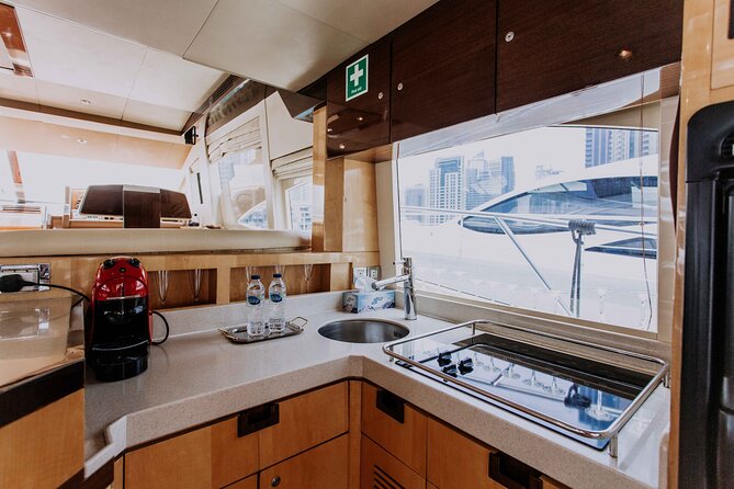 Yacht Trip Dubai : Book 56 ft Premium Yacht up to 21 people - Choosing the right cruise length